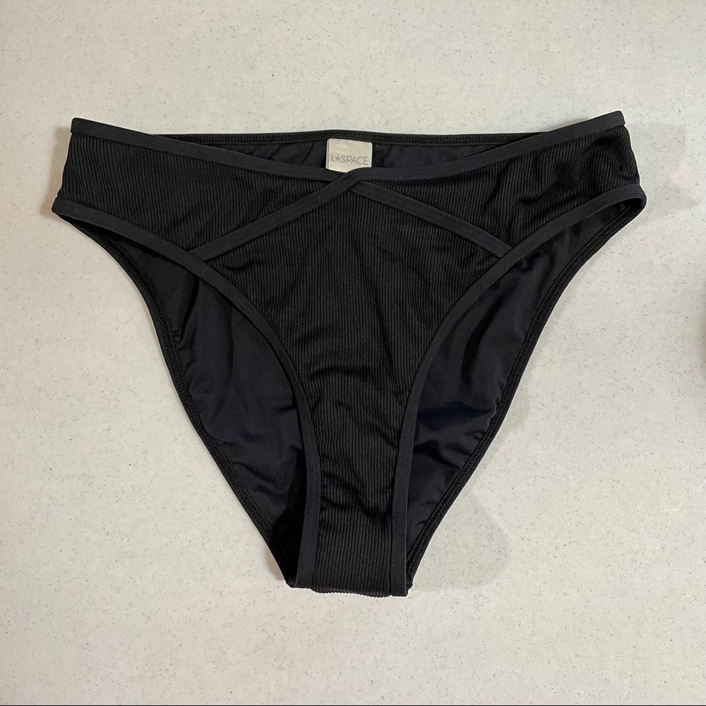 NEVER WORN!  L Space Black Ribbed Cheeky Bikini Bottoms - Size Small